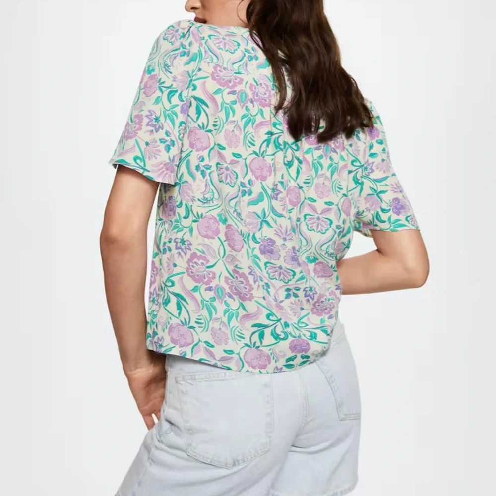 NWT Flowy printed blouse. Size 16. - Picture 2 of 4